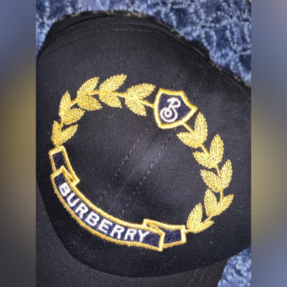 Black Embroidered Crest Logo Cap - Picture 2 of 6